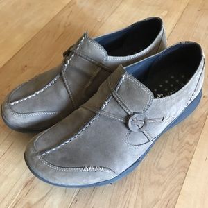 Clarks wave walk slide ons